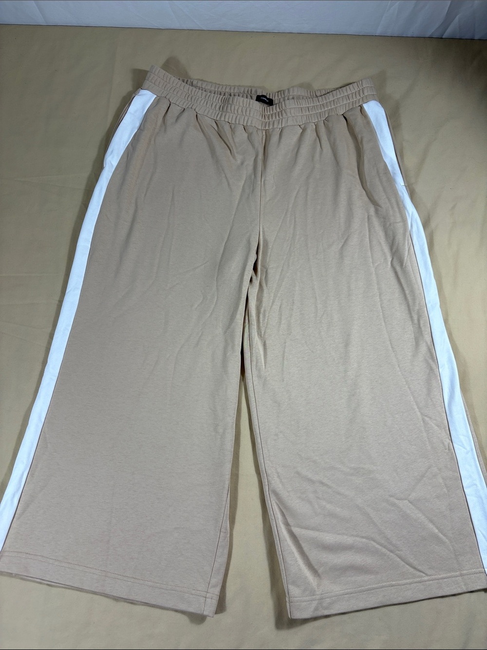 Express Tan Beige Wide Leg Crop Active Track Lounge Pants Size XL NWT Striped